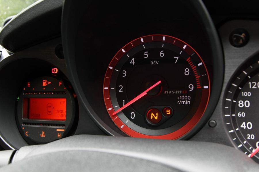 Панель приборов Nissan Fairlady Z Nismo (Z34) 2014 года  (JP) (фото 17 из 39)